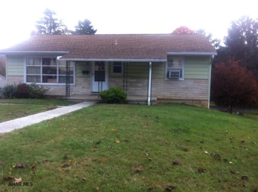 Three bedroom, two and a half bath ranch home in desirable neighborhood. Offers large eat in kitchen, hardwood floors and a workshop off the basement for the handyman. Within walking distance to Historic Downtown, shopping and schools.