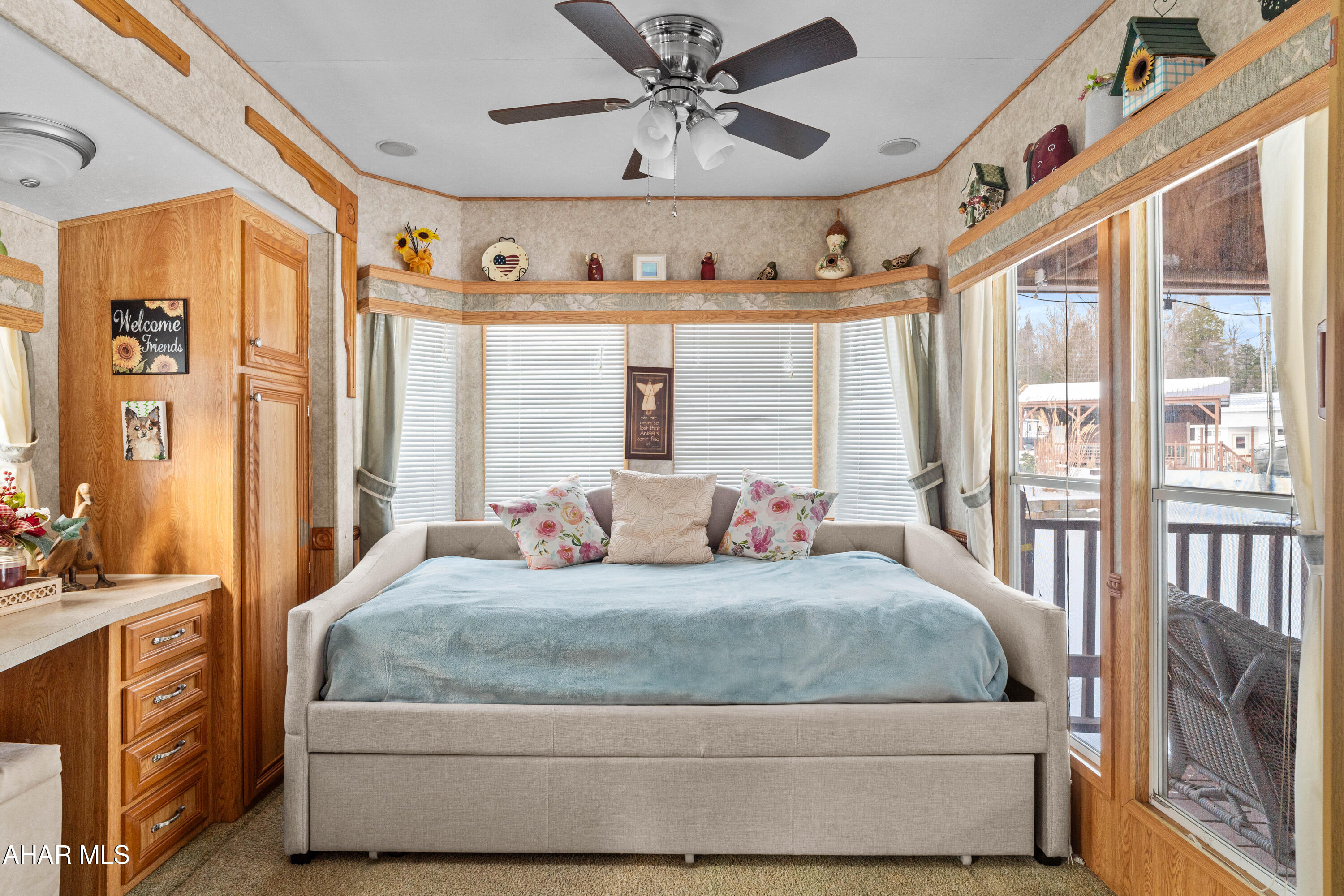 Glendale Yearound - Residential