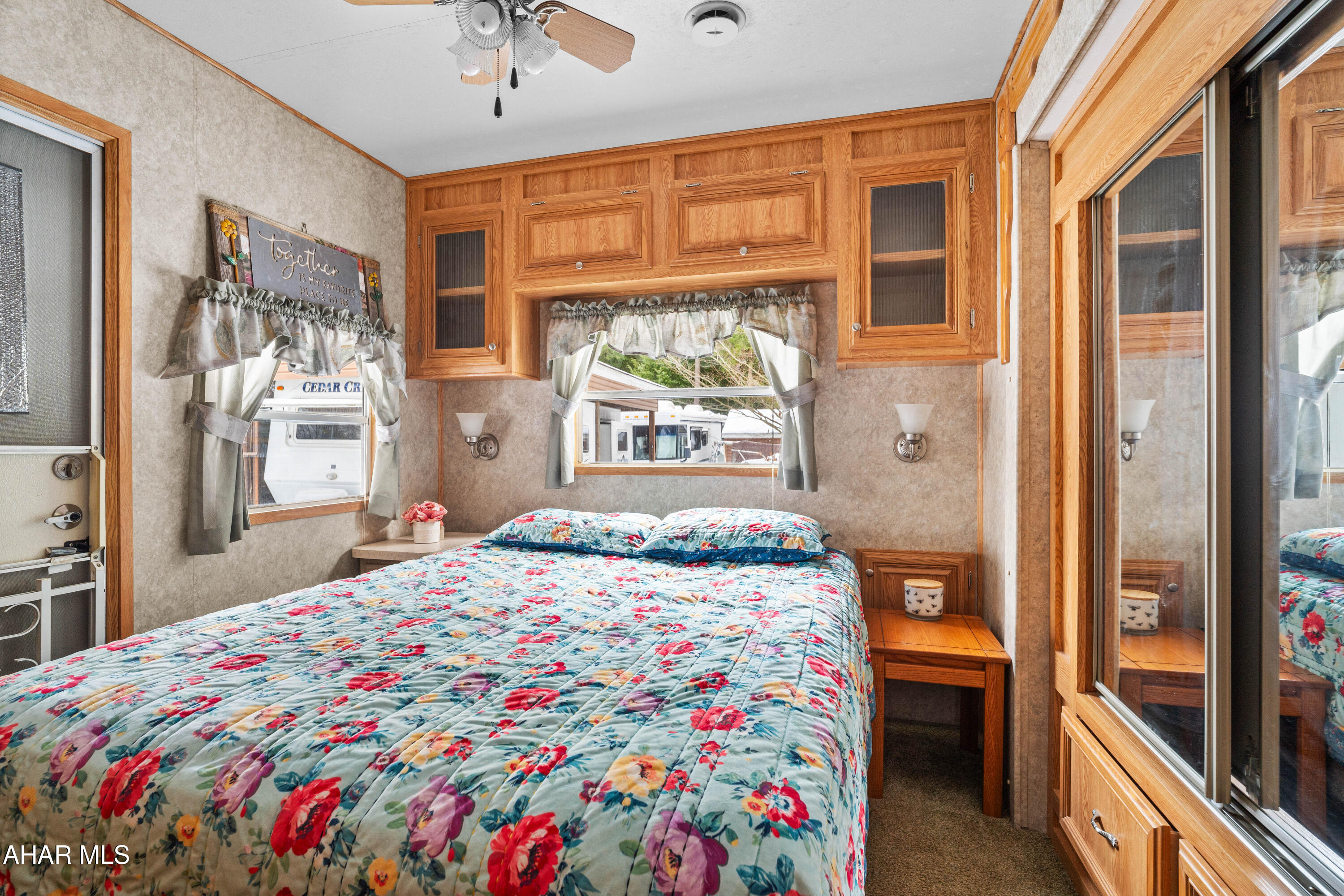 Glendale Yearound - Residential