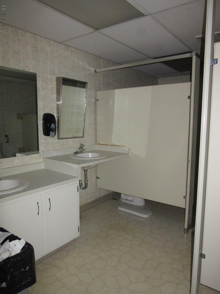 Unknown - Commercial Sale