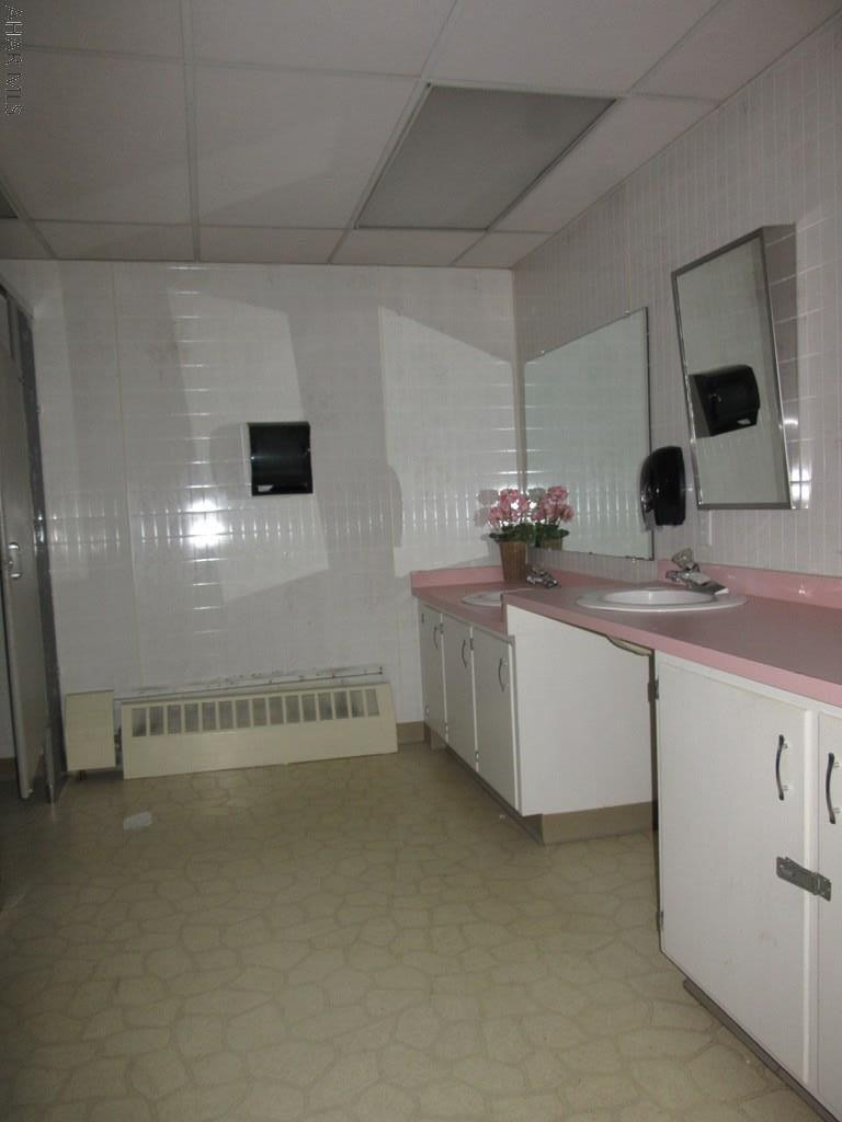 Unknown - Commercial Sale