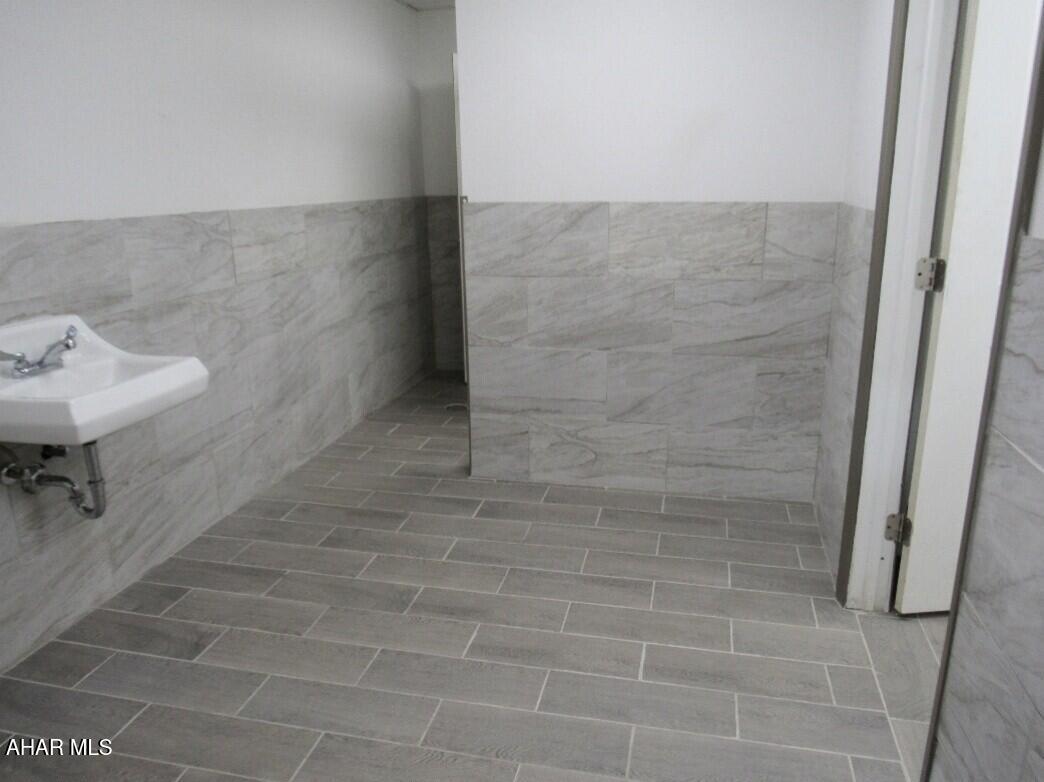 East End - Commercial Sale