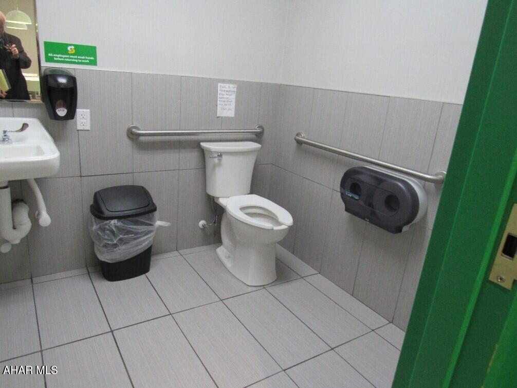 East End - Commercial Sale