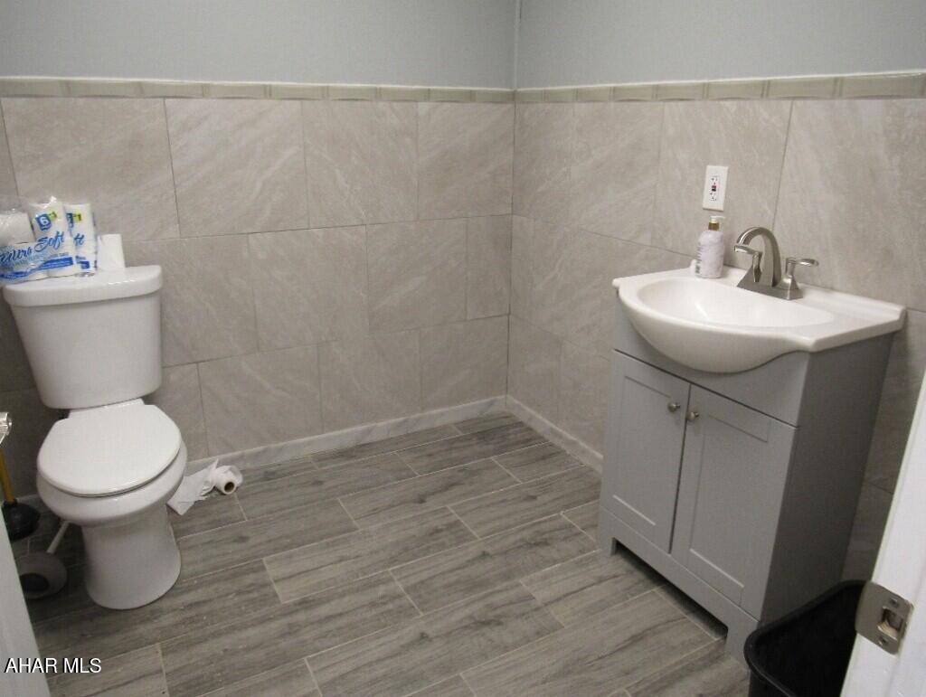 East End - Commercial Sale