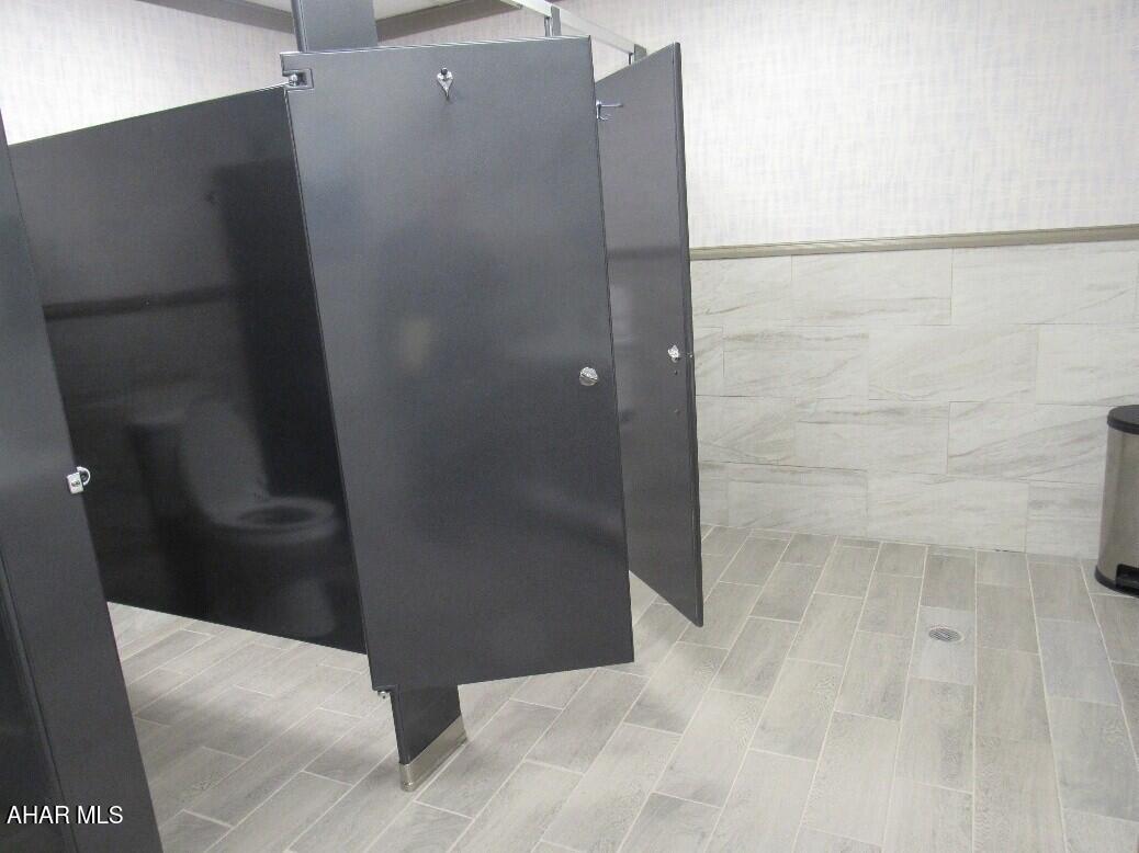 East End - Commercial Sale