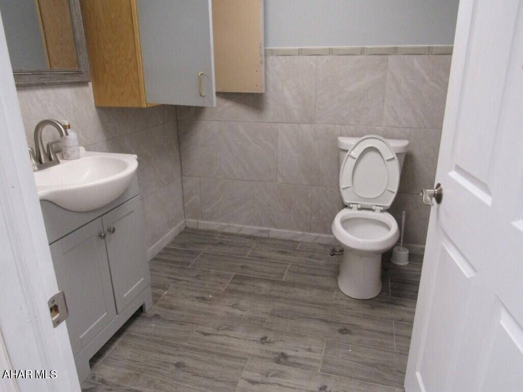 East End - Commercial Sale