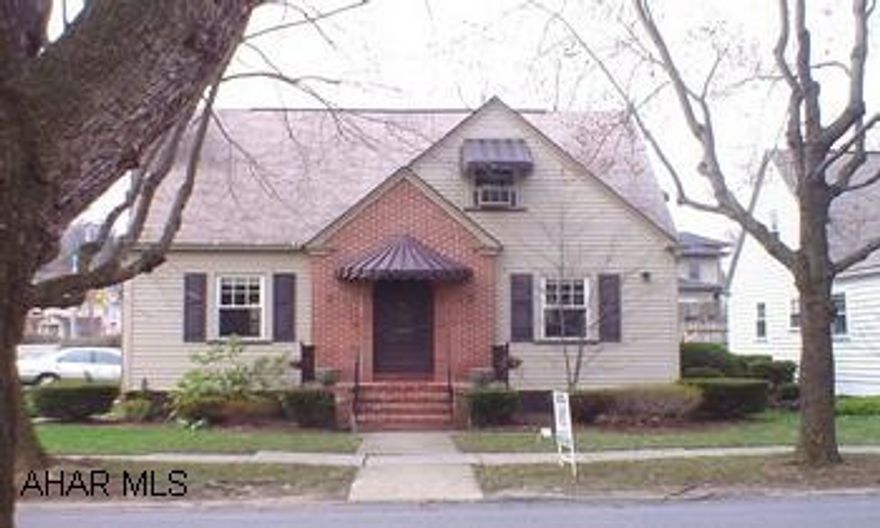 Gorgeous 3 bedroom vinyl sided home in Mansion Park Area, near Baker Elementary School, and shopping.  New vinyl windows, updated mechanics, remodeled kitchen with nook, 2.5 car garage, gas HW heat, gas fireplace, carpeting, and appliances. Gorgeous 3 bedroom vinyl sided home in Mansion Park Area, near Baker Elementary School, and shopping.  New vinyl windows, updated mechanics, remodeled kitchen with nook, 2.5 car garage, gas HW heat, gas fireplace, carpeting, and appliances.