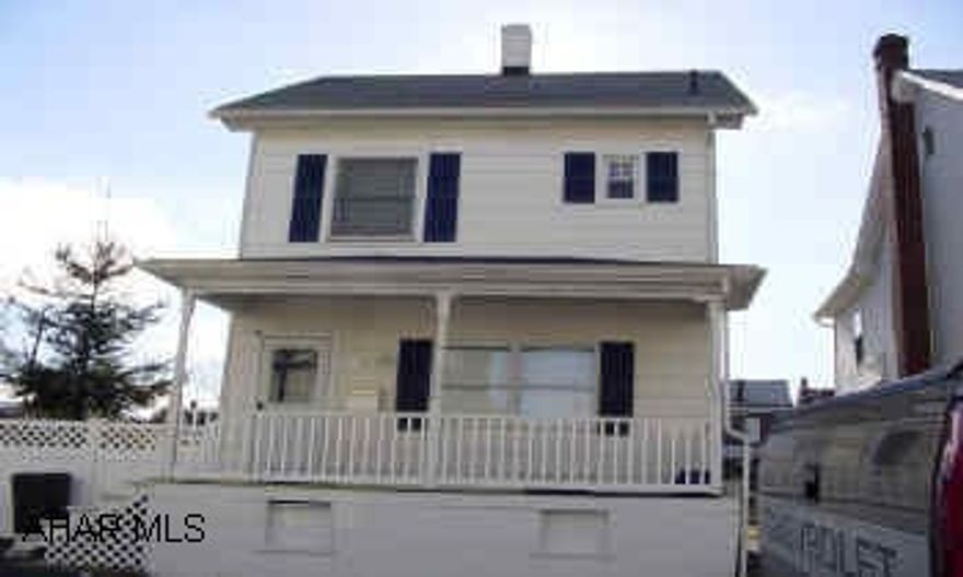 Vacant take key and show-Great starter home or investment! 2 Bedrooms,1 bath,Oak Kitchen Vacant take key and show,Great starter home or investment! 2 Bedrooms,1 bath,Oak Kitchen-2 Car Garage,nice 39X120 fenced Lot. Ask listing Agent about furniture!!