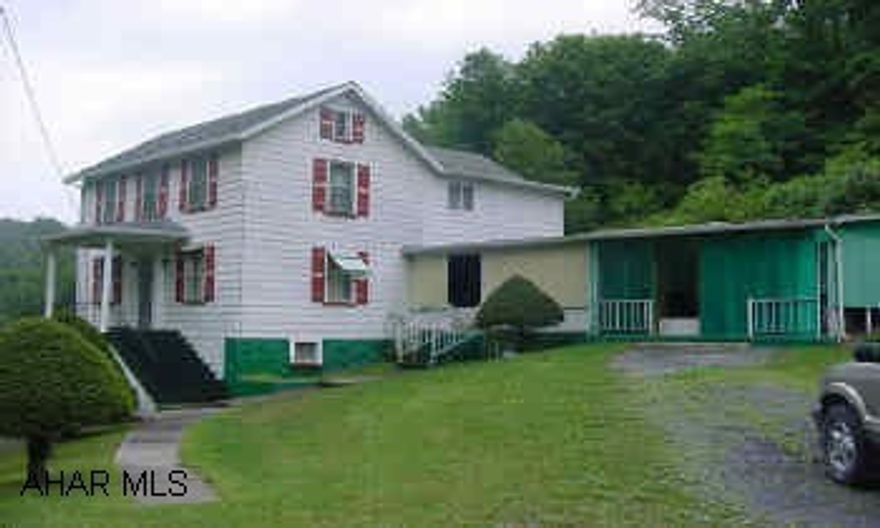 Great starter home. 3 acres, 3 bedroom 1-1/2 bath, 3 car garage, aluminuml sided, new well pump, oil hot air furnace 5 yrs. old. Great starter home on three acres. 3 bedroom , 1.5 bath, first floor laundry, 3 car garage, new well pump, oil hot air furnace approximately 5 years old, aluminuml sided home.