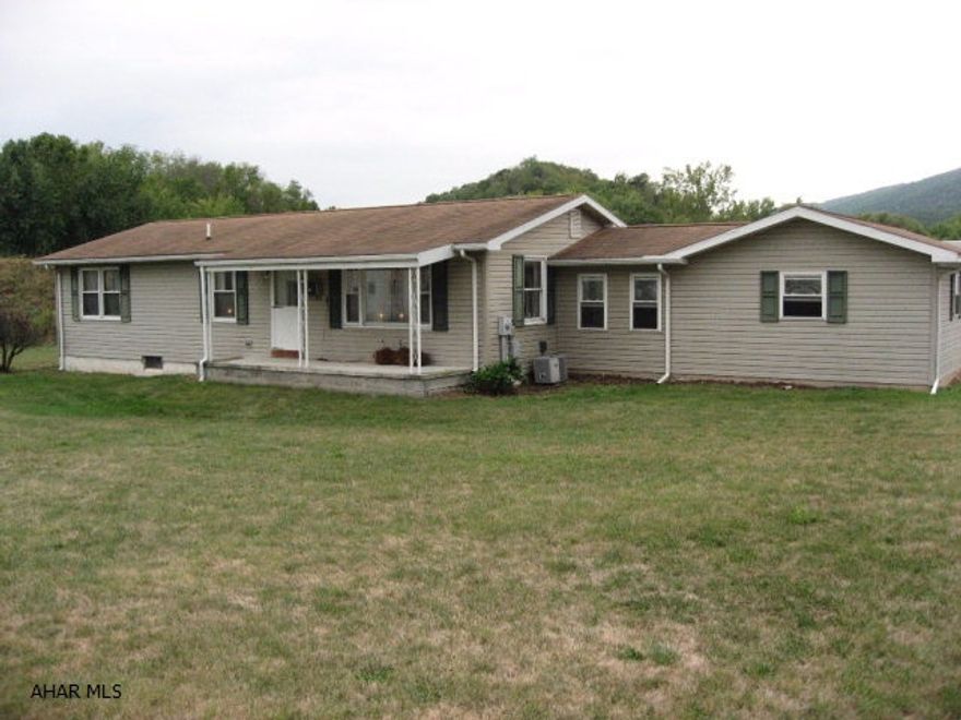 This 3 BR 1.5 BA home on .13 acre with attached 1 car oversized garage vinyl siding walking distance to shopping. Great place for someone that wants to downsize or retire.
