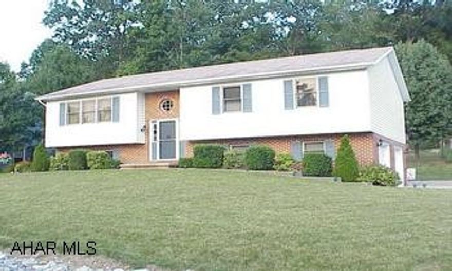 Nice split-entry in good condition.  Carpet Allowance.  Well manicured lot.  Shed 12 x 16. Nice split-entry in good condition.  Carpet Allowance.  Well mainicured lot.  Shed 12 x 16.