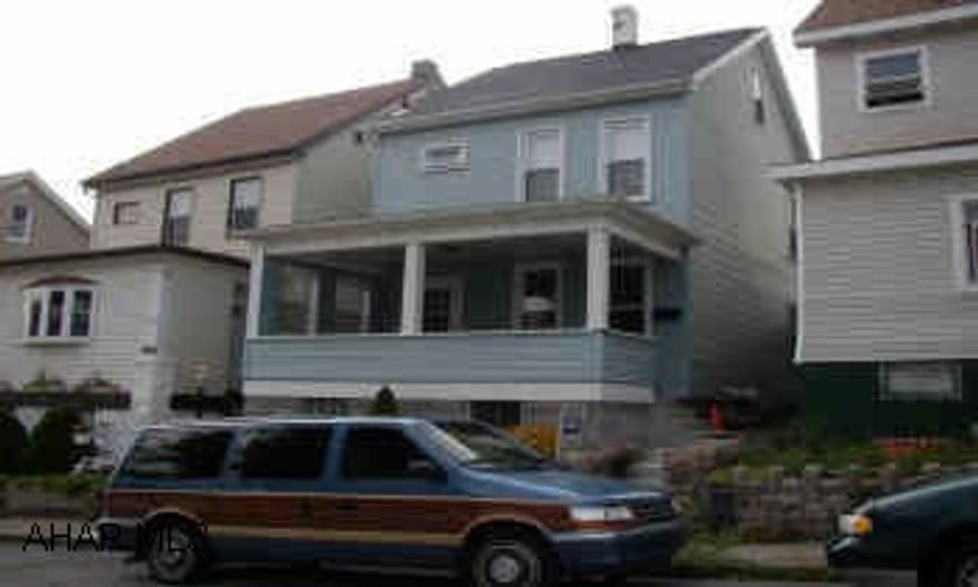 VINYL SIDED. NEWER WINDOWS & FURNACE. OFF STREET PARKING. ENCLOSED PATIO. OWNER SAYS- S E L L WILL HELP WITH CLOSING COSTS.