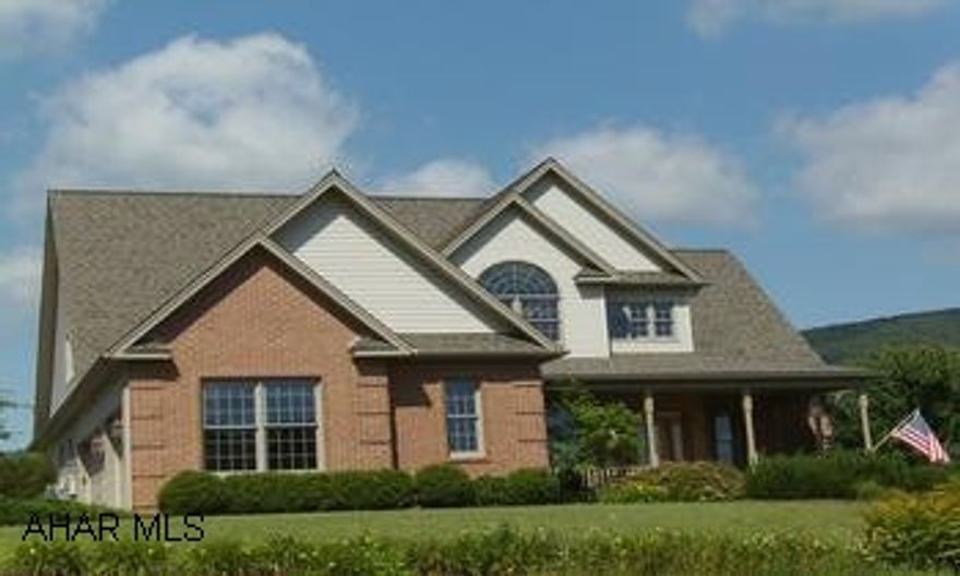 BEAUTIFUL HOME WTIH FIRST FLOOR MASTER SUITE. KITCHEN WITH TILE FLOORS, SECOND FLOOR HAS 3 BEDROOMS, 2 BATHS AND A FAMILYROOM. FINISHED BASEMENT WITH A FIREPLACE AND WALKOUT TO HOT TUB. BEAUTIFUL HOME WITH FIRST FLOOR MASTER SUITE. KITCHEN WITH TILE FLOORS, SECOND FLOOR HAS 3 BEDROOMS, 2 BATHS AND A FAMILYROOM. FINSIHED BASEMENT WITH A FIREPLACE AND WALKOUT TO HOT TUB.