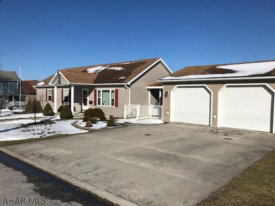 Meticulously kept ranch home with 3-4 bedrooms on large fenced lot. This well kept updated house has 4 garage stalls, finished basement, workshop, dog kennel and many more amenities! Priced right!