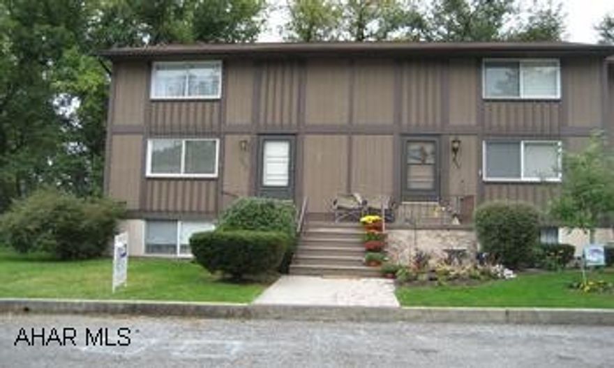 2 BEDROOOM TOWNHOUSE WITH 1.5 BATH.  FINISHED BASEMENT.  REAR DECK.  FURNISHINGS CAN BE PURCHASED. 2 BEDROOOM TOWNHOUSE WITH 1.5 BATH.  FINISHED BASEMENT.  REAR DECK.  FURNISHINGS CAN BE PURCHASED.