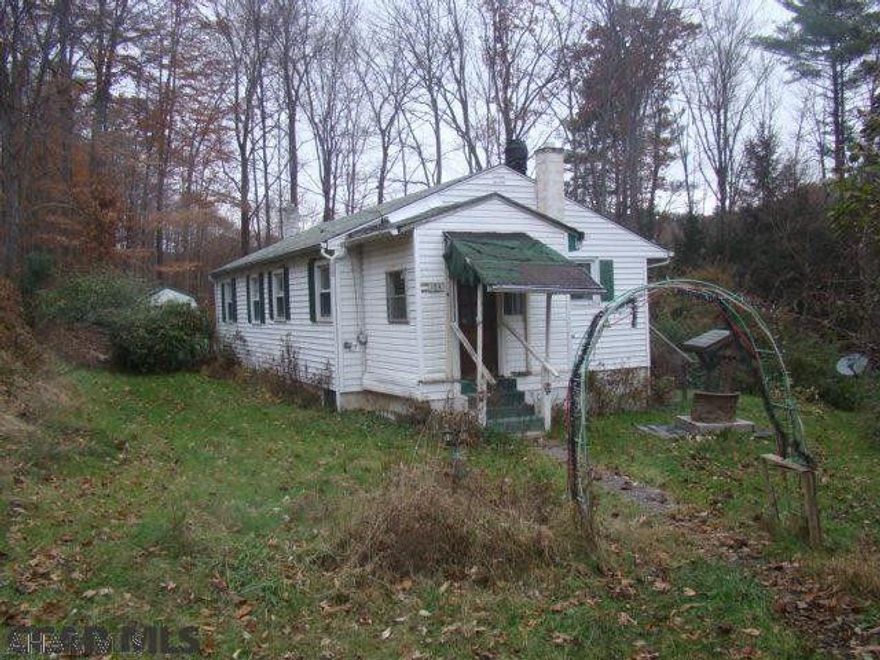 3 bedroom Ranch house that needs some TLC great location
