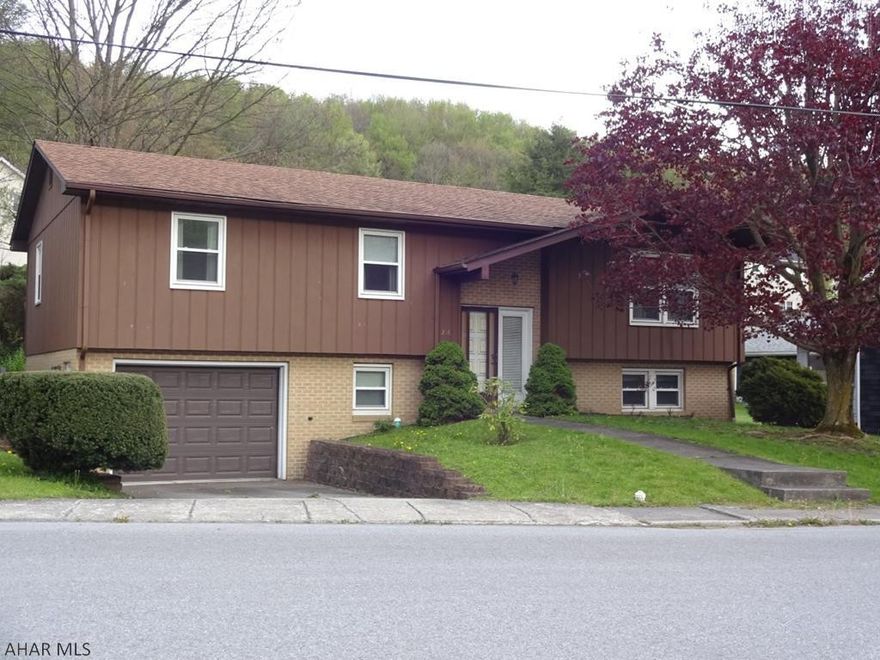 A mature red maple tree greets you in the front yard.  Entering the house, you will find a cozy open floor plan to the liv room & dining area with great natural lighting.  The kitchen offers plenty of counter workspace in the center island and ample cabinet space.  Master bdrm is situated in the rear- quiet spot- of the house, has private master-bath & his & her closets. Second bdrm, spacious w/his & her closets. Third bdrm - spacious closet.  Family room an absolutely perfect size for entertaining with adjacent kitchenette and full bath. Enjoy the backyard from the screened-in back porch -  this will be everyone's favorite " kick-your-shoes-off and relax" part of the house. There is even clothes lines for fresh air drying.  Multiple heating zones throughout, triple-paned windows
