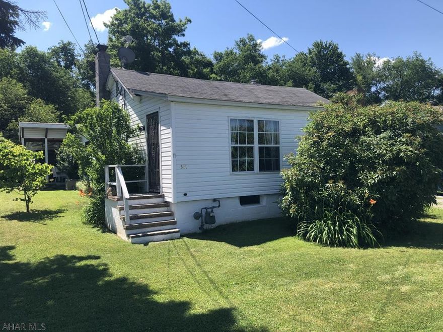 Colver- 1 story 2 BR home on a 50 x 140 lot. Carport & shed.