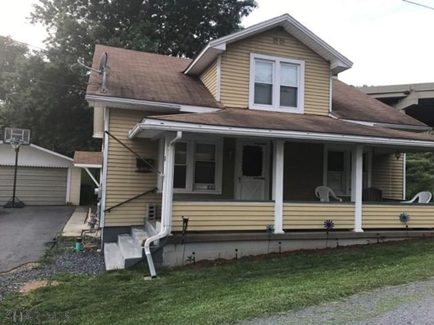 Charming 4 bedroom, 1  bath home with hardwood floors, 1st bedroom currently used as a laundry room, large kitchen with island, detached garage, and a great yard.  Priced to sell.