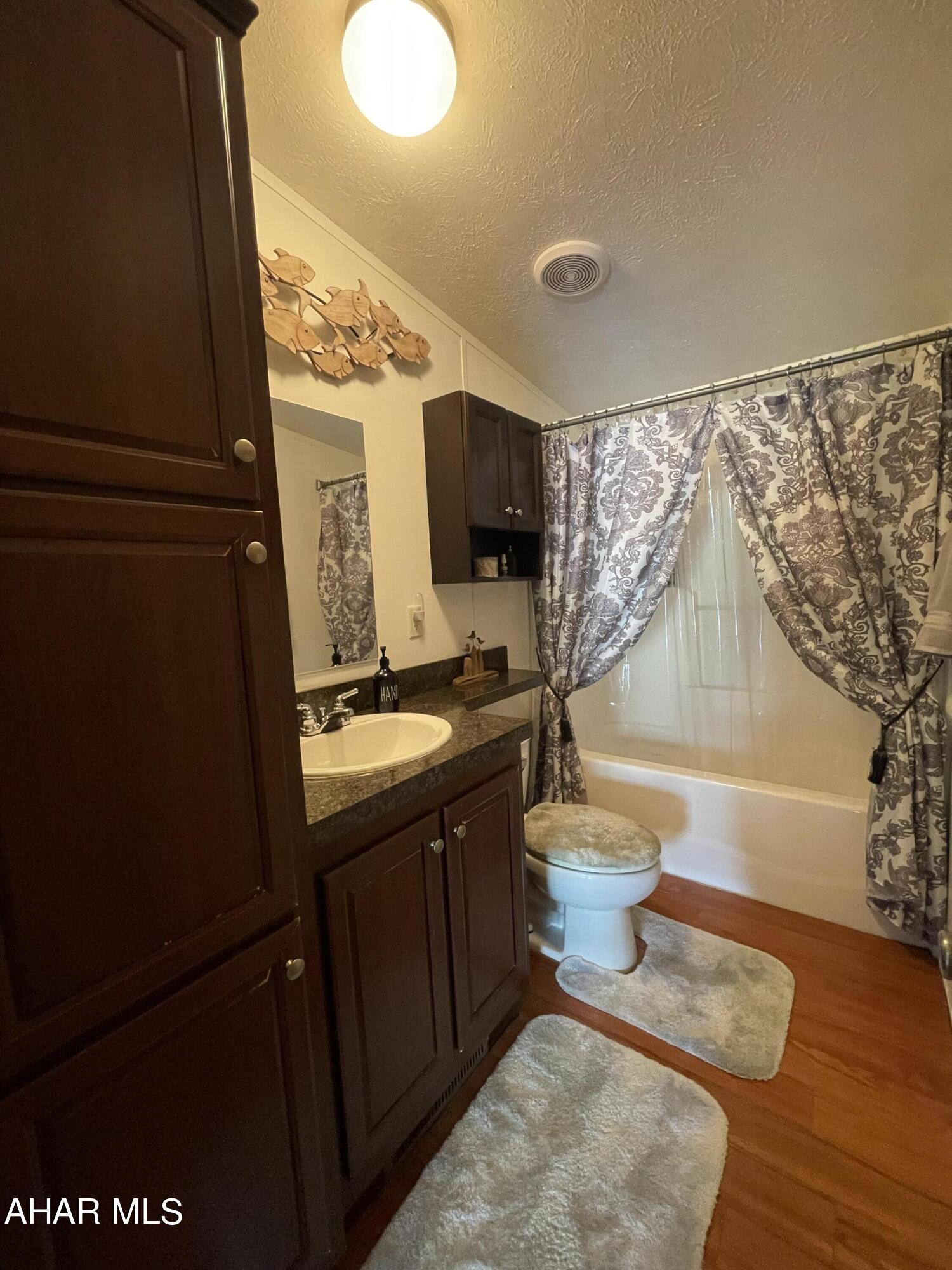 Laurel Woods - Residential