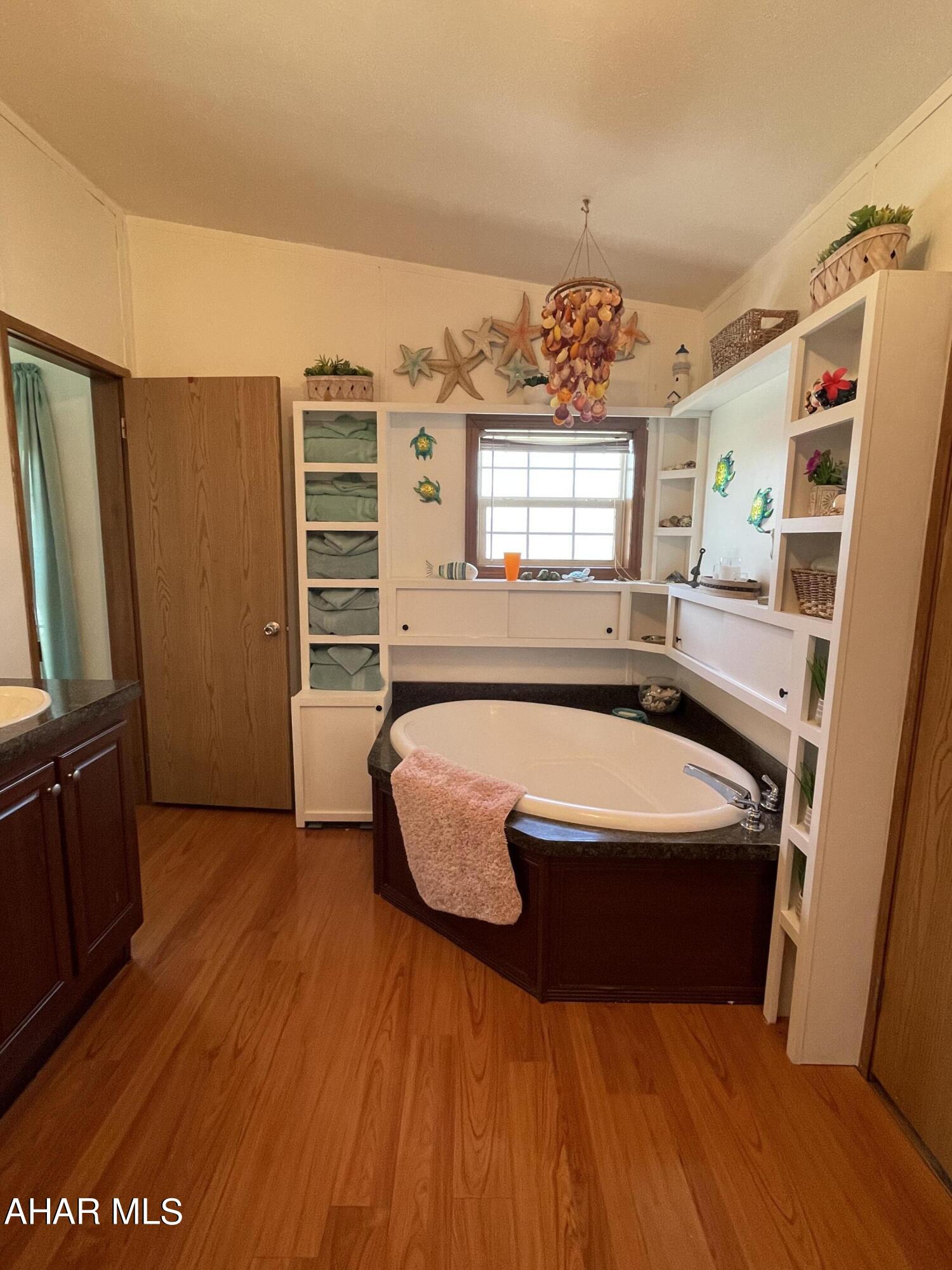 Laurel Woods - Residential