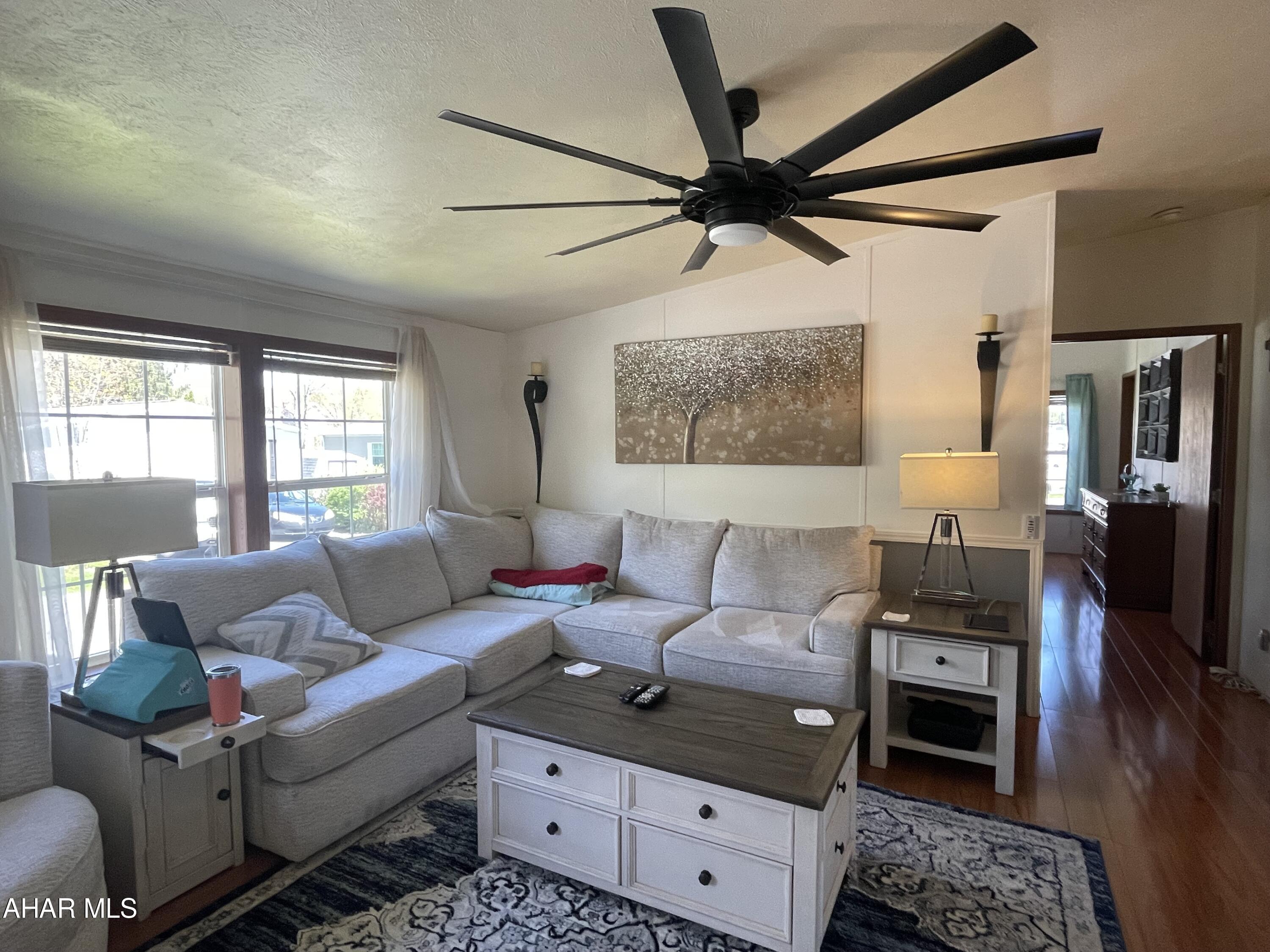 Laurel Woods - Residential