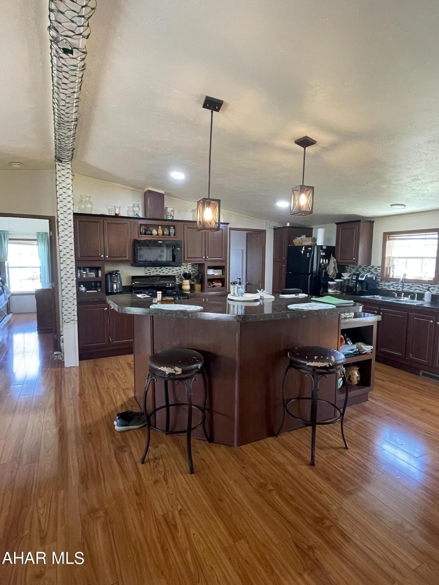 Laurel Woods - Residential