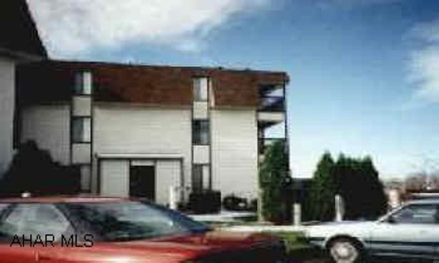 Third floor unit - good condition - assoc dues of $175 includes trash, cable, exterior maintenance, use of pools, tennis court, and jacuzzi - condo is fully furnished. Third floor unit - good condition - assoc dues of $175 includes trash, cable, exterior maintenance, use of pools, tennis court, and jacuzzi - condo is fully furnished.  Electric system - breaker