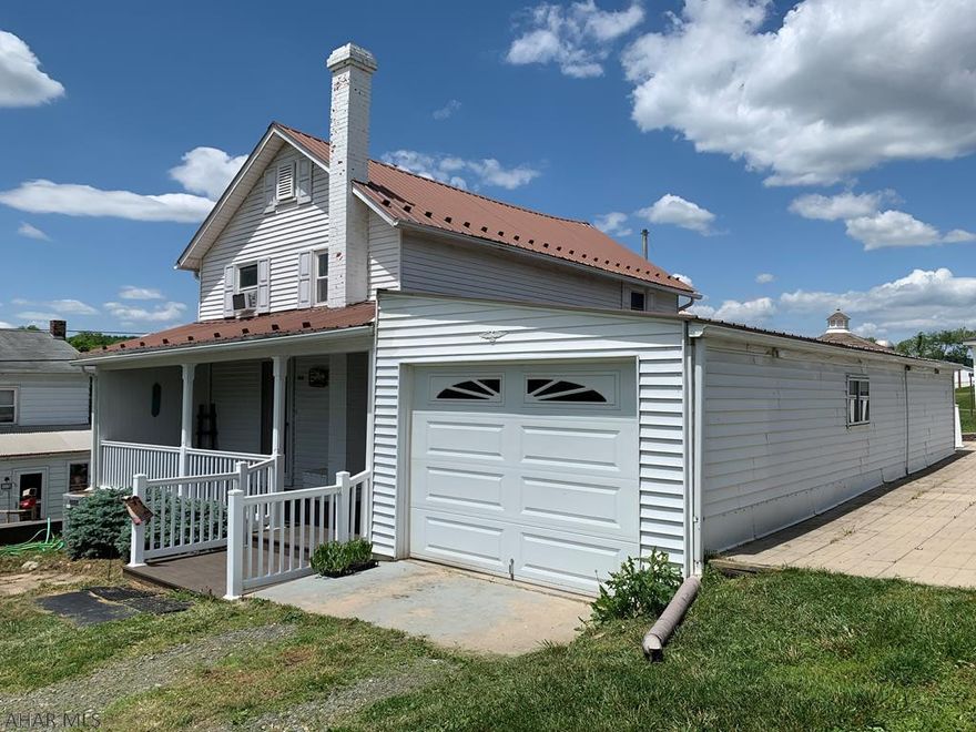 Move in ready home with nice country views. This home offers 3 bedrooms, 2 baths, partially finished basement, attached garage, large yard, two sheds, and much more. Call today to setup an appointment to see this home before its too late!