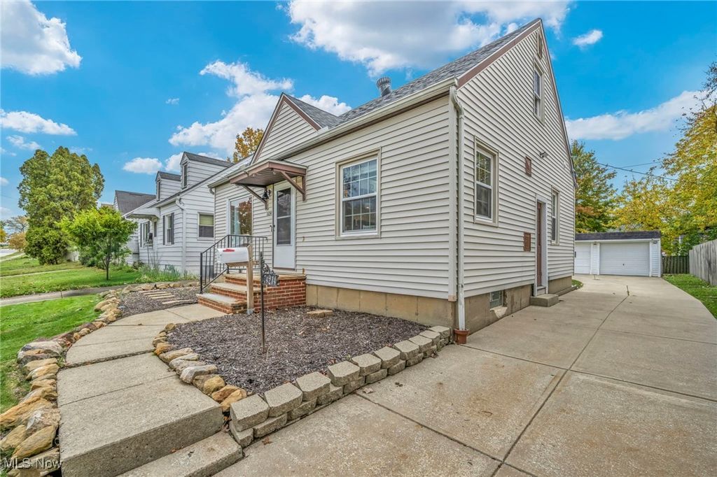 Photo of 14214 Tabor Avenue, Maple Heights, OH 44137 (MLS # 5184084)
