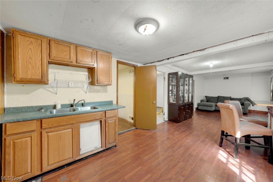 James M Hoyts - Residential