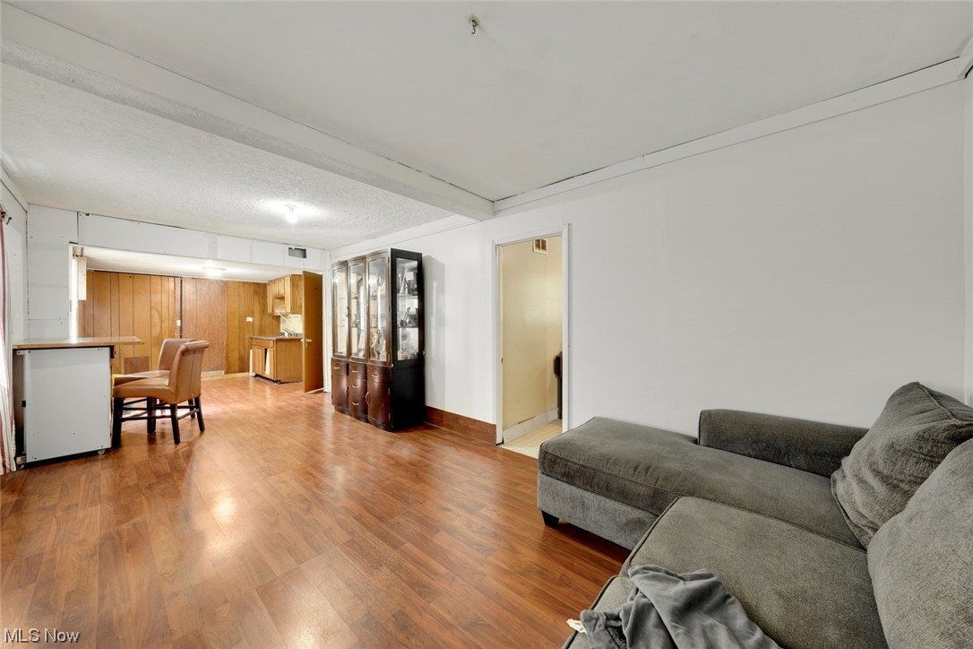 James M Hoyts - Residential