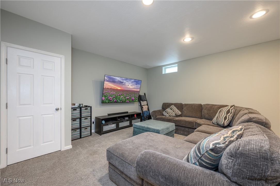 Kent, Ohio 44240, United States, 2 Bedrooms Bedrooms, ,3 BathroomsBathrooms,Residential,Active,169836