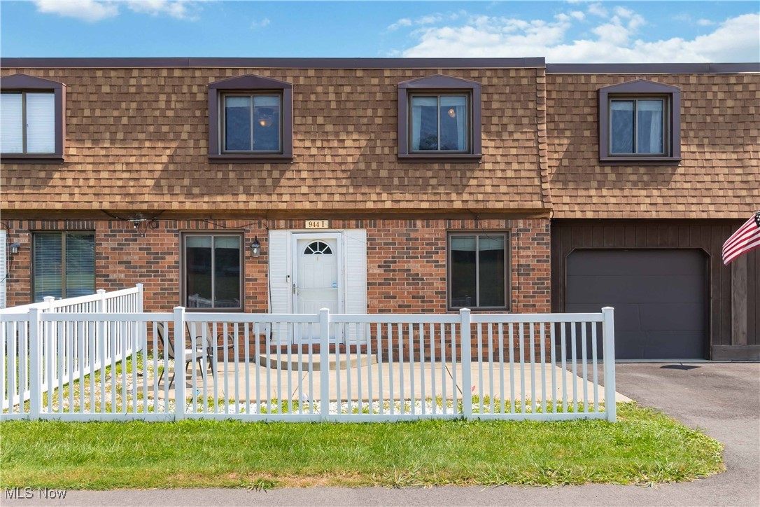 Welcome home! This well maintained and thoughtfully updated 3 bedroom 2 full bathroom condominium is ready to be your next home. With plenty of space and storage, an attached garage, nice layout and neutral decor, this is an easy move! Less than mile from historic Downtown Medina and plenty of nearby shopping. Only 6 minutes to major highways too! Book your showing today.