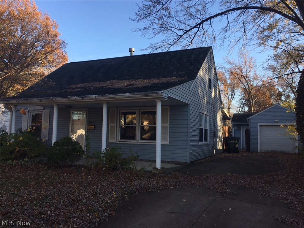 4 bedroom 1 bath Cuyahoga Falls Cape - 1 det garage, deck, nice kitchen, priced to sell!
