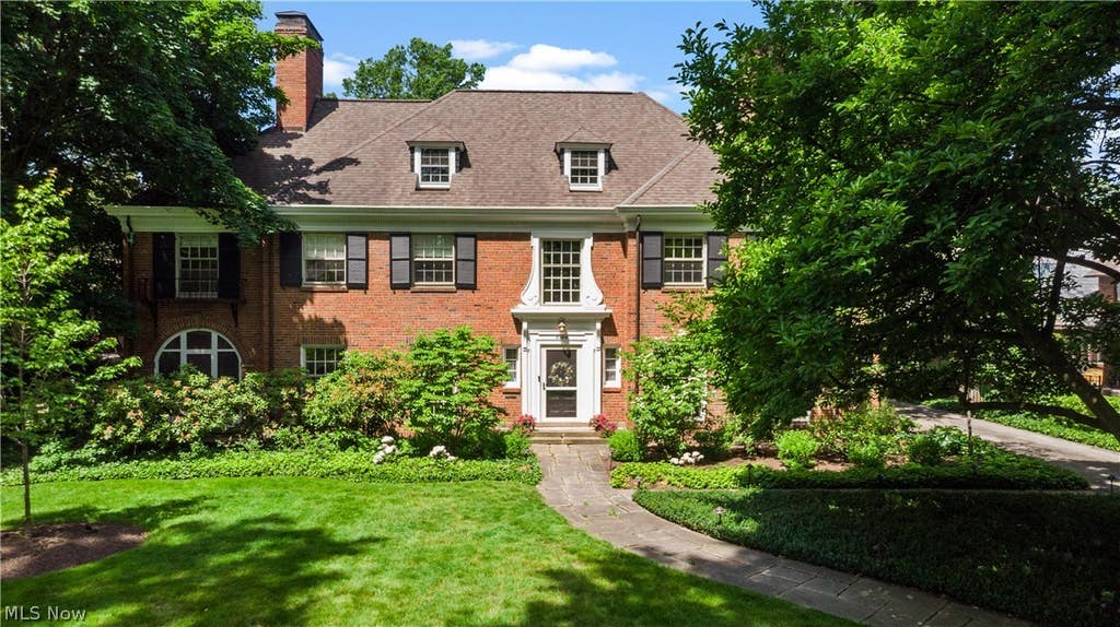 Photo of 2928 Attleboro Road, Shaker Heights, OH 44120 (MLS # 5215255)
