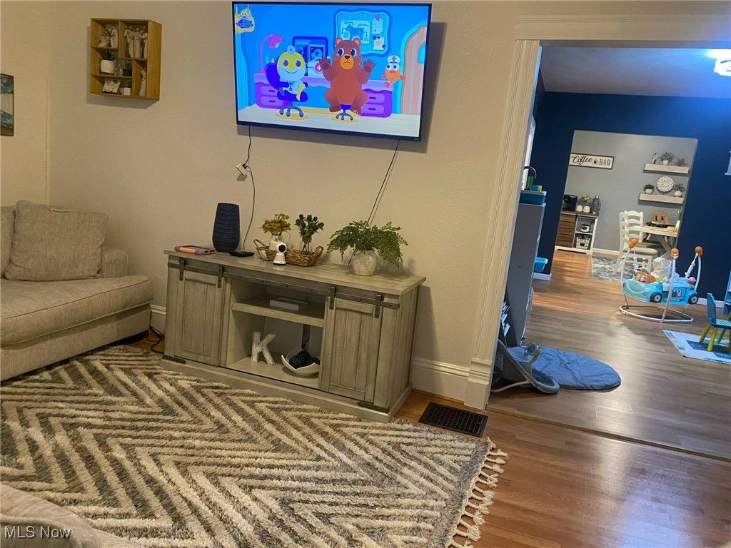 Photo of 408 Broad State Rd 7 Street, Conneaut, OH 44030 (MLS # 5167565)