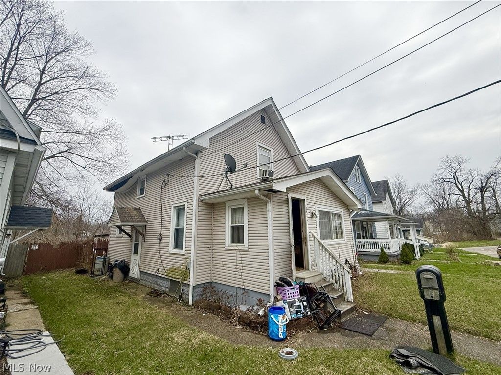 Photo of 1344 Glenwood Avenue SE, Massillon, OH 44646 (MLS # 5196881)