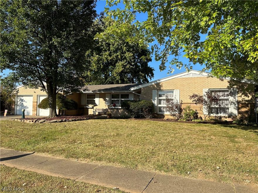 All brick, 3 bedroom, 2½ bath ranch in Upper Vienna, 26’x15’ enclosed porch w/new carpet, large laundry off kitchen that could incorporate extra refrigerator or freezer, lovely family room with stone fireplace, eat-in kitchen, formal living and dining rooms, 2 car garage with openers. Double level fenced lot!
