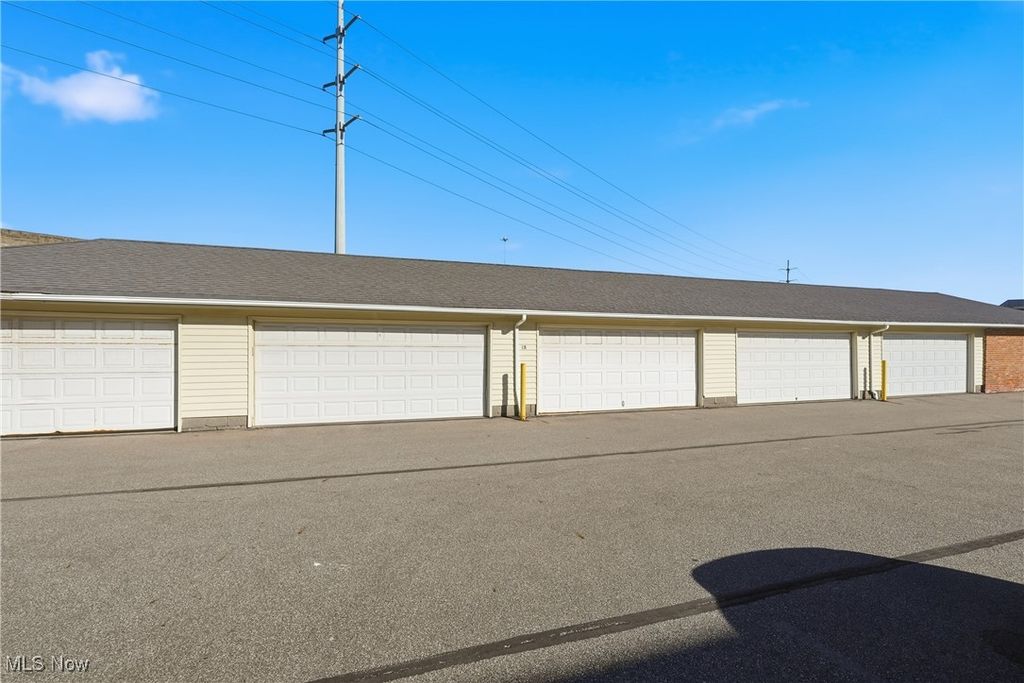 Photo of 5824 Tiffany Court, Lyndhurst, OH 44124 (MLS # 5167986)