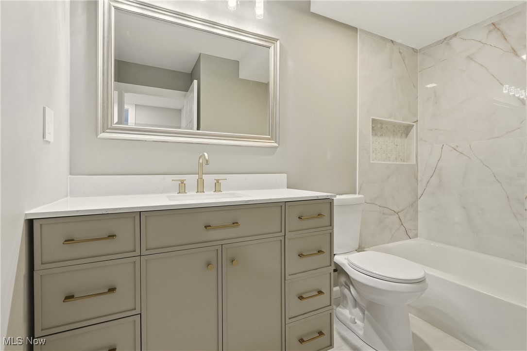 Georgetown/Lyndhurstcondo - Residential