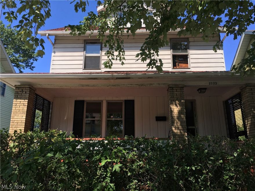 This might just be the house you're looking for.  This home features three bedrooms, a covered front porch, and dining room. Located within less than two miles to local schools, University of Mount Union, Silver Park, and shopping.  This is a Fannie Mae HomePath Property.
