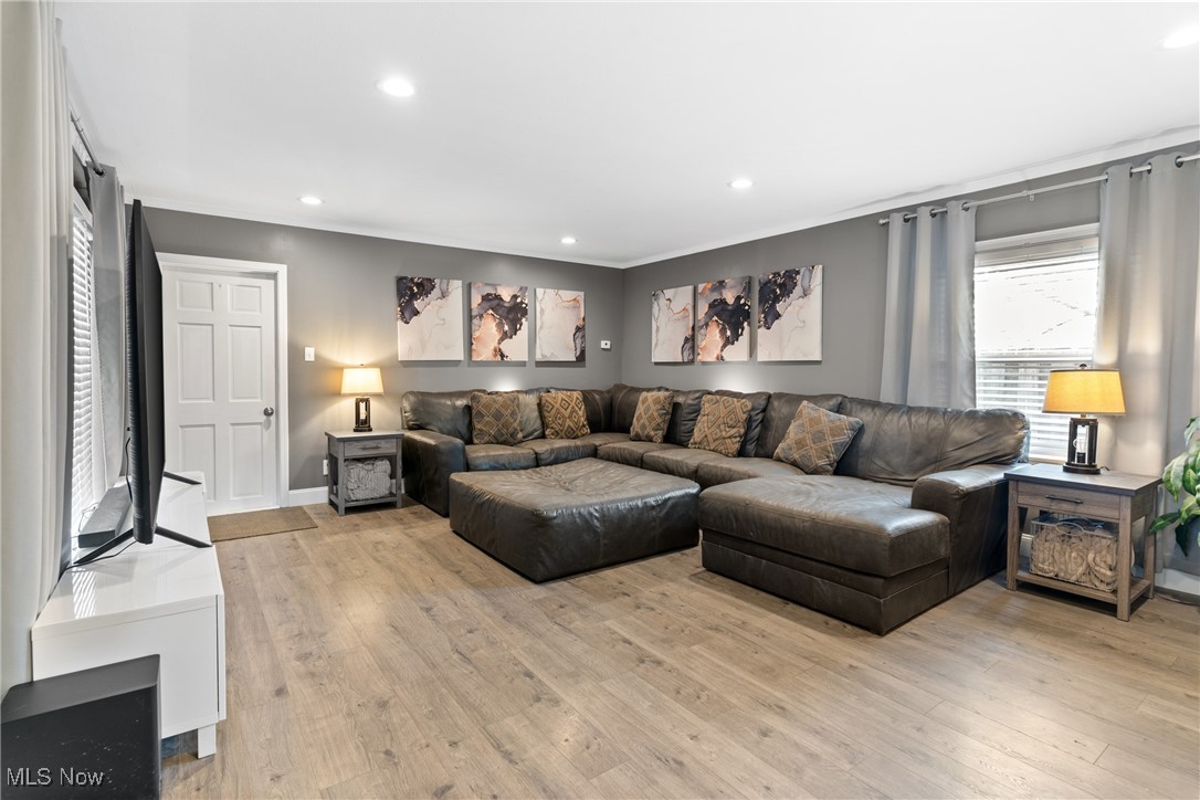 2086 Clarence Avenue, Lakewood, Ohio image 3