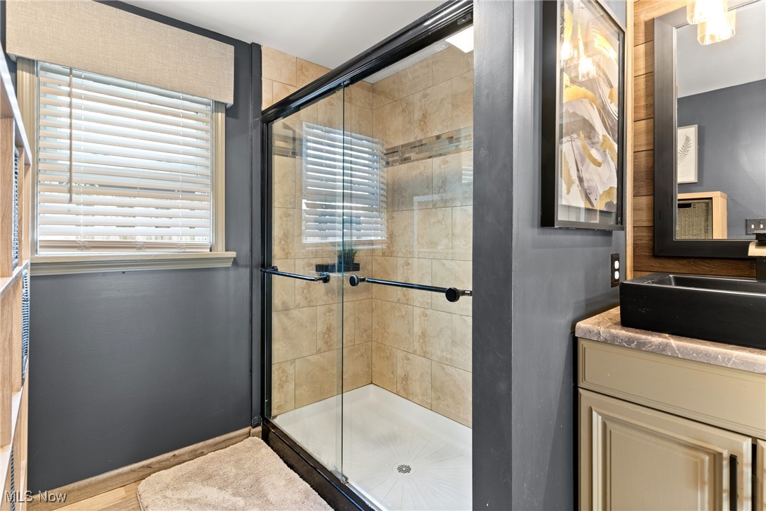 2086 Clarence Avenue, Lakewood, Ohio image 12