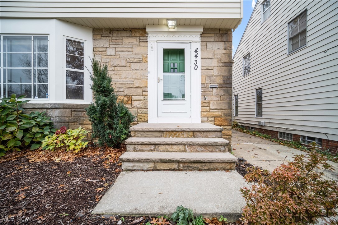 University Heights, Ohio 44118, United States, 3 Bedrooms Bedrooms, ,2 BathroomsBathrooms,Residential,Contingent,30389