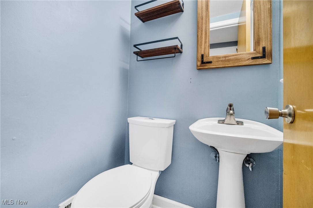 University Heights, Ohio 44118, United States, 3 Bedrooms Bedrooms, ,2 BathroomsBathrooms,Residential,Contingent,30389