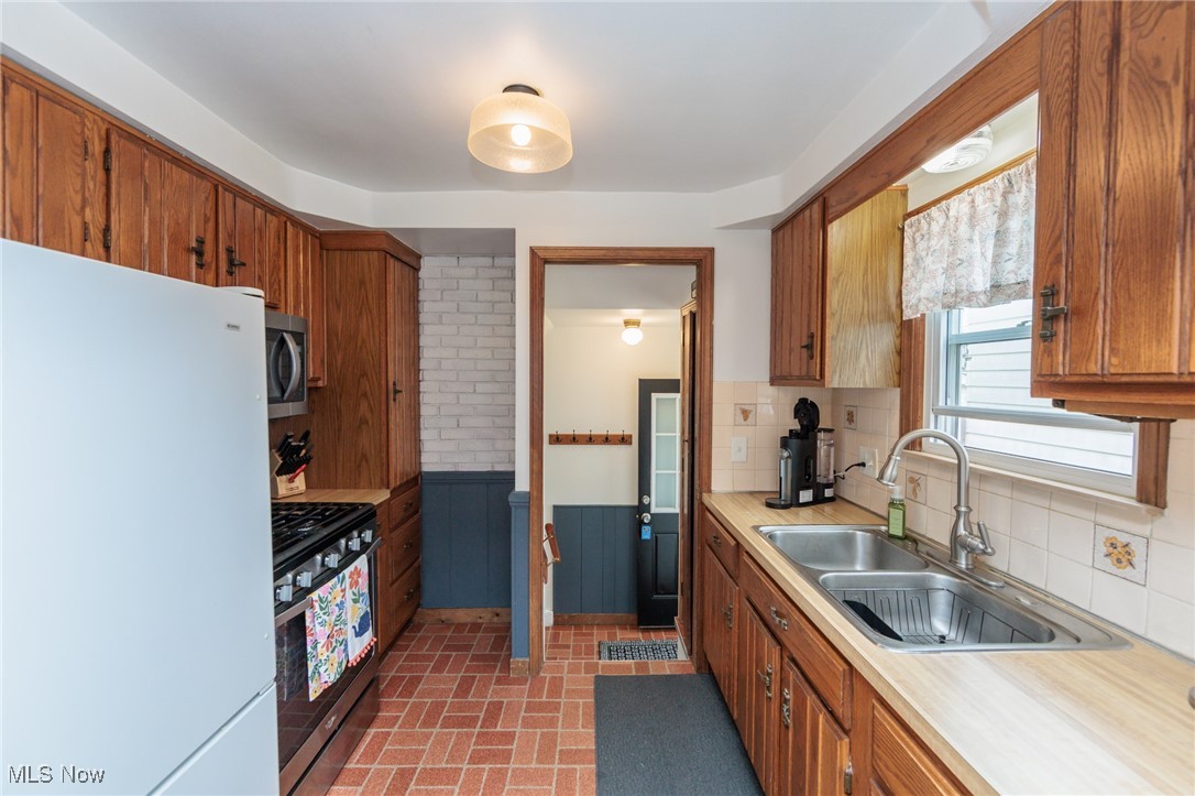 6260 Westminster Drive, Parma, Ohio image 13