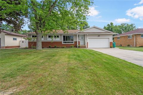 Single Family Residence in Seven Hills OH 470 Twilight Drive.jpg