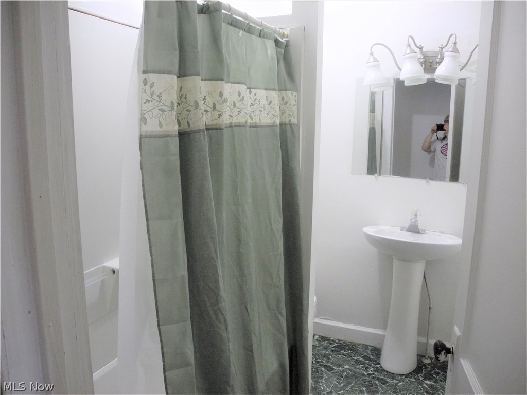 Service Park - Residential Income