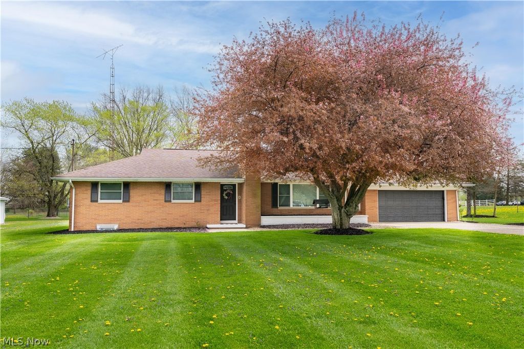 Photo of 300 Homeworth Road, Alliance, OH 44601 (MLS # 5202072)